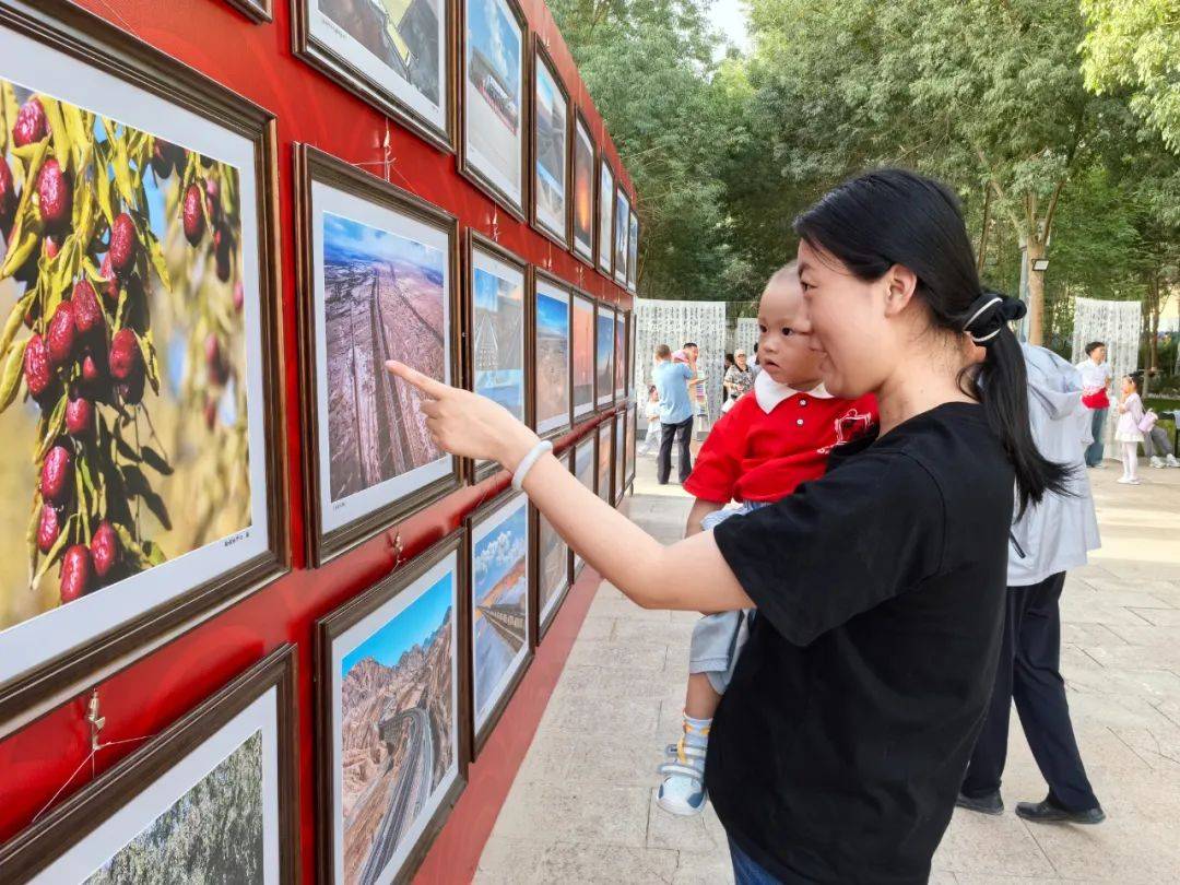 若羌縣舉辦“棗花開了”系列活動之移風易俗、書畫攝影作品、臨書臨印展