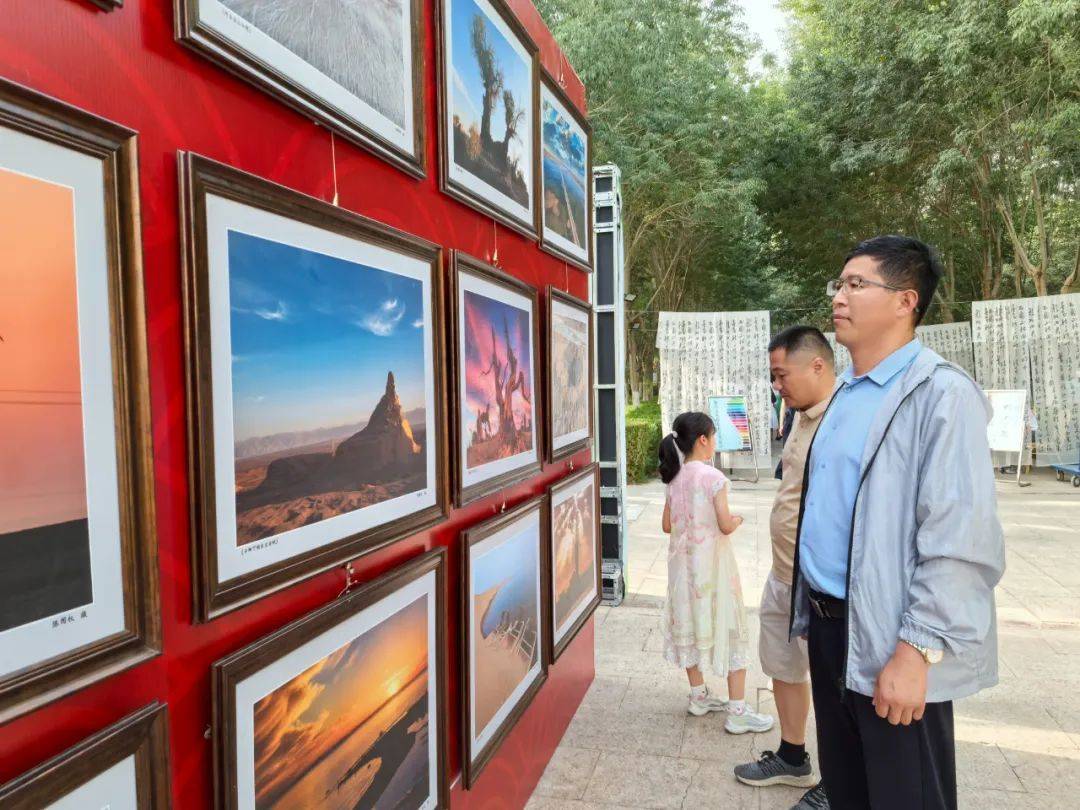 若羌縣舉辦“棗花開了”系列活動之移風易俗、書畫攝影作品、臨書臨印展